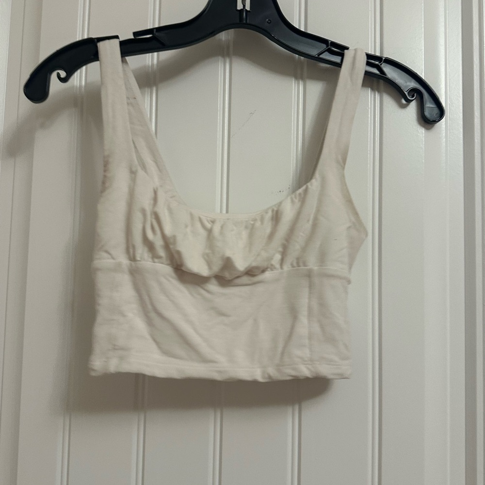 Cute aritzia crop
